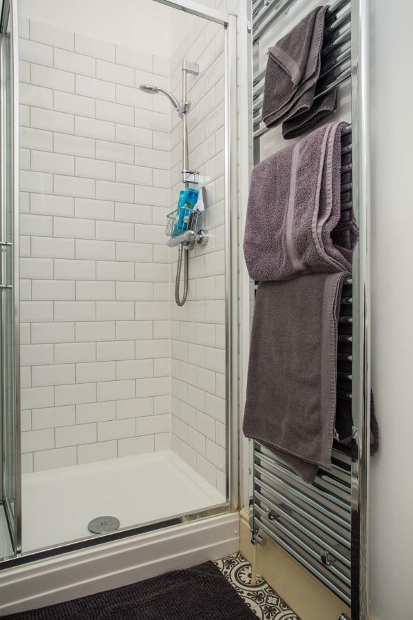 Stylish Apartment Close To Gloucester Quays & Docks Екстериор снимка