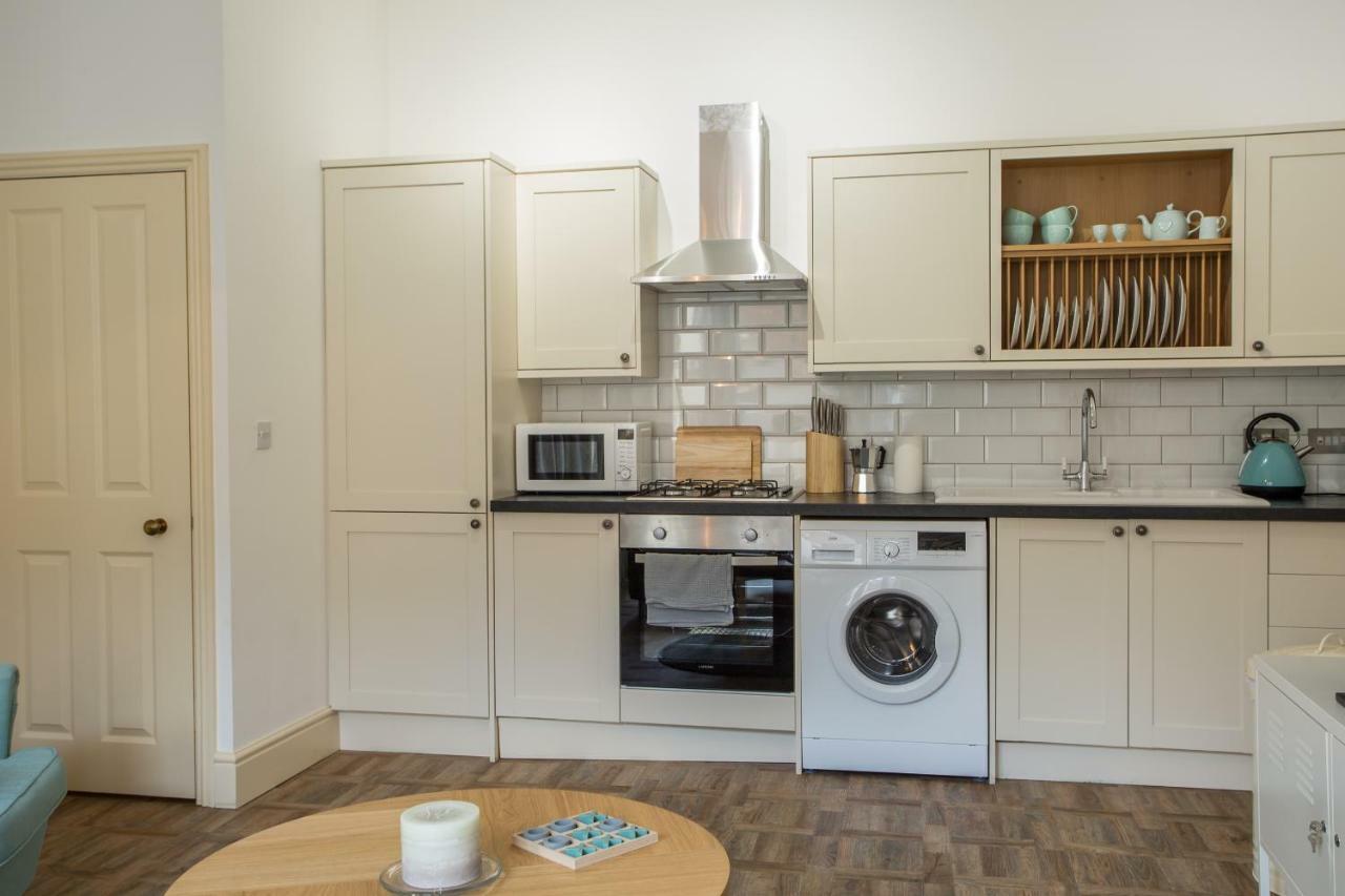 Stylish Apartment Close To Gloucester Quays & Docks Екстериор снимка