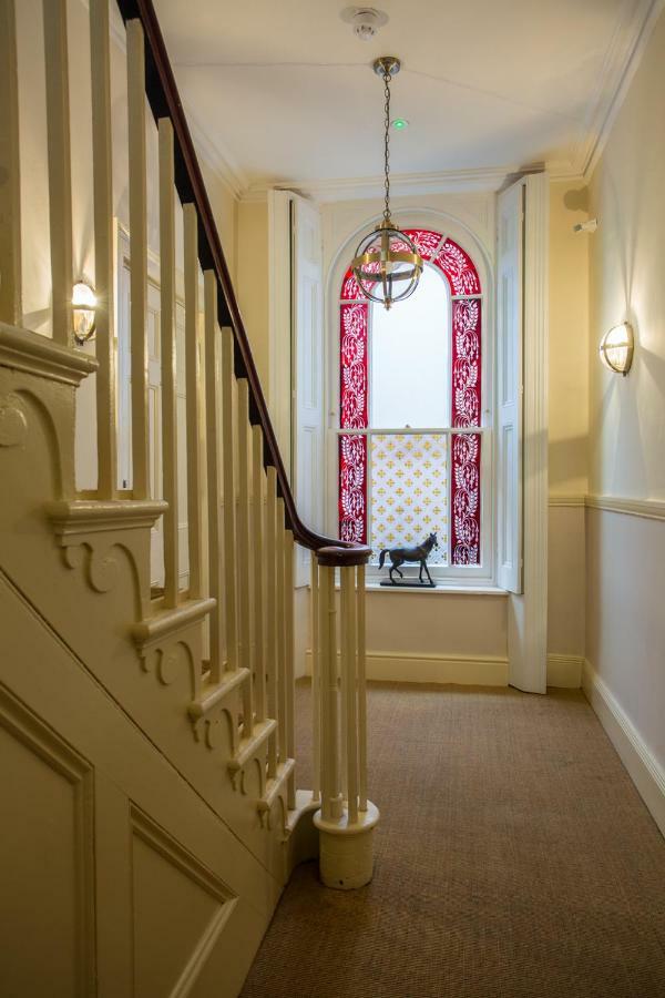 Stylish Apartment Close To Gloucester Quays & Docks Екстериор снимка