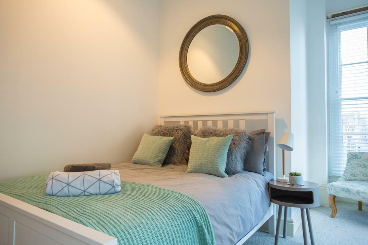 Stylish Apartment Close To Gloucester Quays & Docks Екстериор снимка